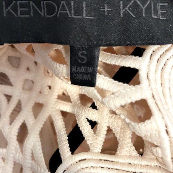 Kendal and Kylie Pink sleeveless Boxy silhouette. - Picture 6 of 7